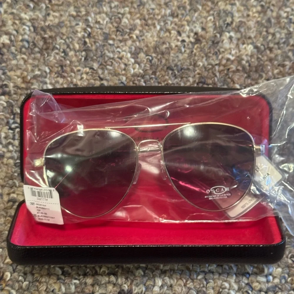 Oscar By Oscar De La‎ Renta-Brown and Gold Classic Aviator Sunglasses w case